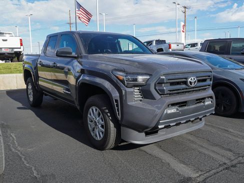 Used 2025 Toyota Tacoma SR5 AWD/4WD image 2