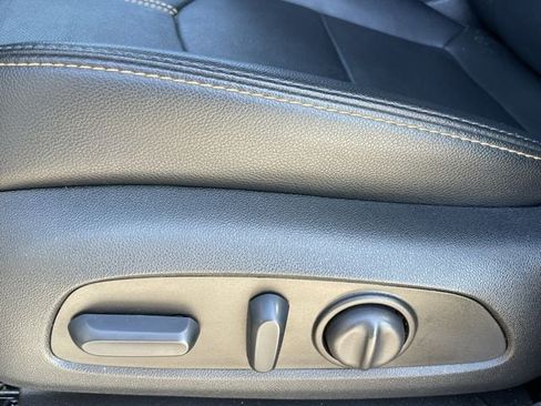 Used 2023 Chevrolet Equinox Premier FWD image 24