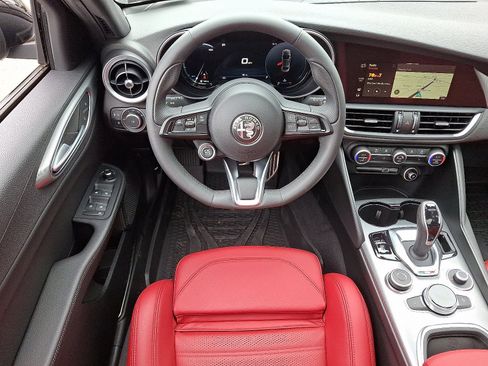 Used 2024 Alfa Romeo Giulia Ti w/ Performance Driving Package image 7