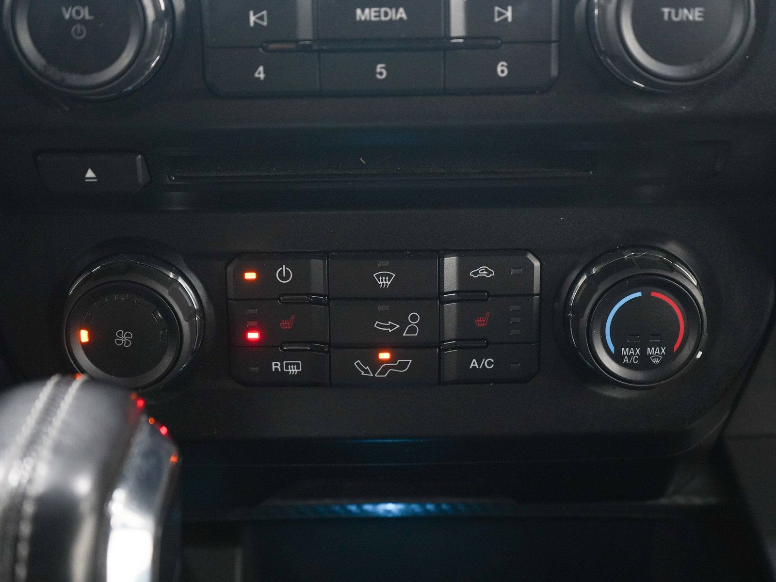 Used 2018 Ford F150 XLT w/ Equipment Group 302A Luxury AWD/4WD image 16