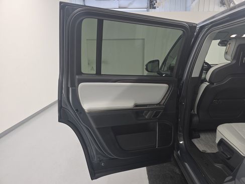 Used 2023 Rivian R1S Adventure AWD/4WD image 17