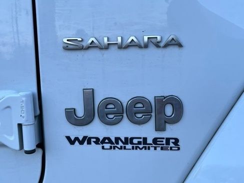 Used 2020 Jeep Wrangler Unlimited Sahara image 34