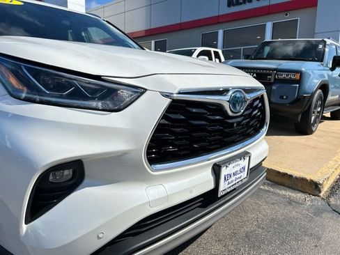 Used 2021 Toyota Highlander Platinum AWD/4WD image 3