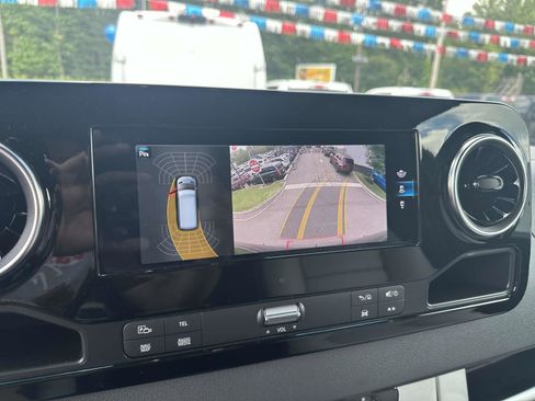 Used 2022 Mercedes-Benz Sprinter 3500 image 13