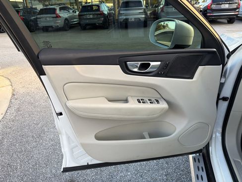 Used 2021 Volvo XC60 T5 Inscription w/ Climate Package image 24