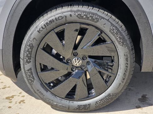 New 2026 Volkswagen Atlas SE FWD image 9