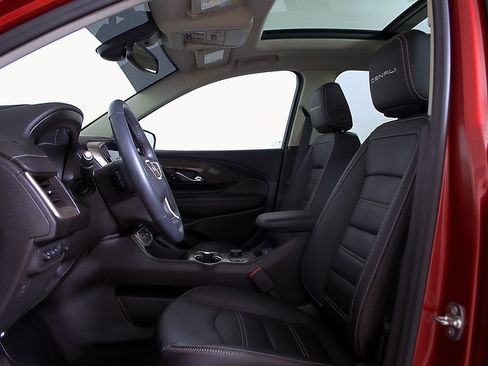 Used 2024 GMC Terrain Denali w/ Denali Premium Package AWD/4WD image 15