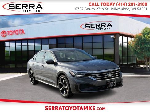 Used 2020 Volkswagen Passat 2.0T R-Line image 1