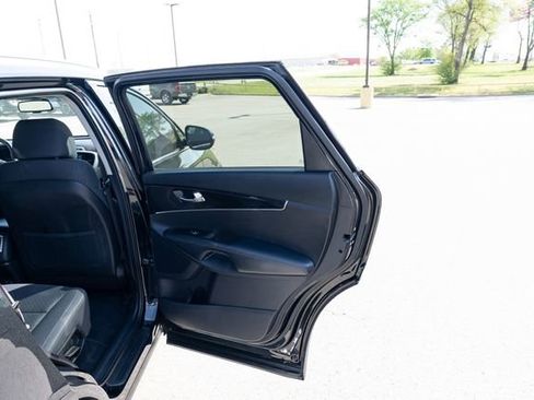 Used 2017 Kia Sorento LX w/ LX Convenience Package image 15