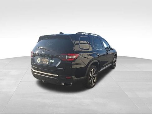 Certified 2023 Honda Pilot Touring image 7