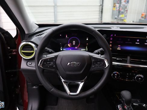 Used 2024 Chevrolet Trax ACTIV w/ Sunroof Package image 17