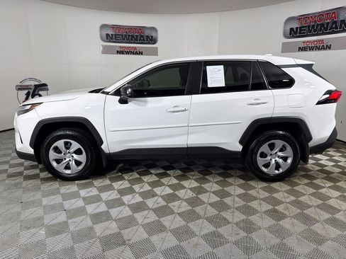 Used 2023 Toyota RAV4 LE AWD/4WD image 6