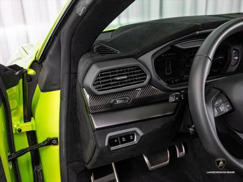Used 2024 Lamborghini Urus Performante AWD/4WD image 26