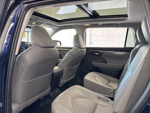 Used 2022 Toyota Highlander Platinum AWD/4WD image 45