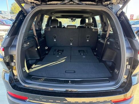 New 2025 Jeep Grand Cherokee L Altitude image 8