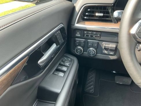 Used 2025 Chevrolet Tahoe High Country AWD/4WD image 25