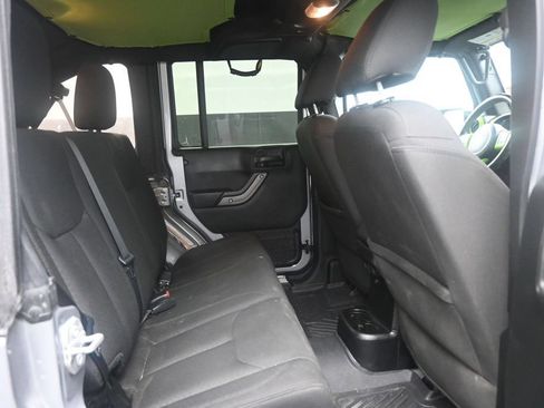 Used 2018 Jeep Wrangler Unlimited Sport S AWD/4WD image 12