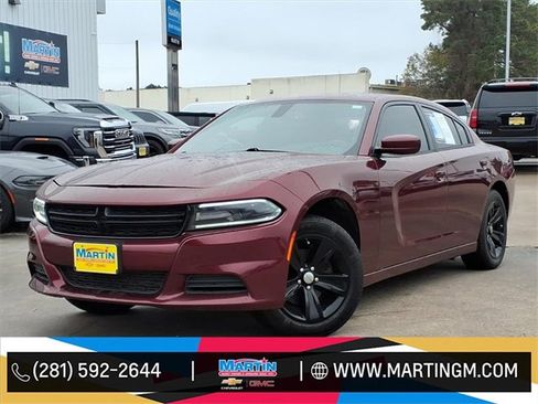 Used 2017 Dodge Charger SXT image 1