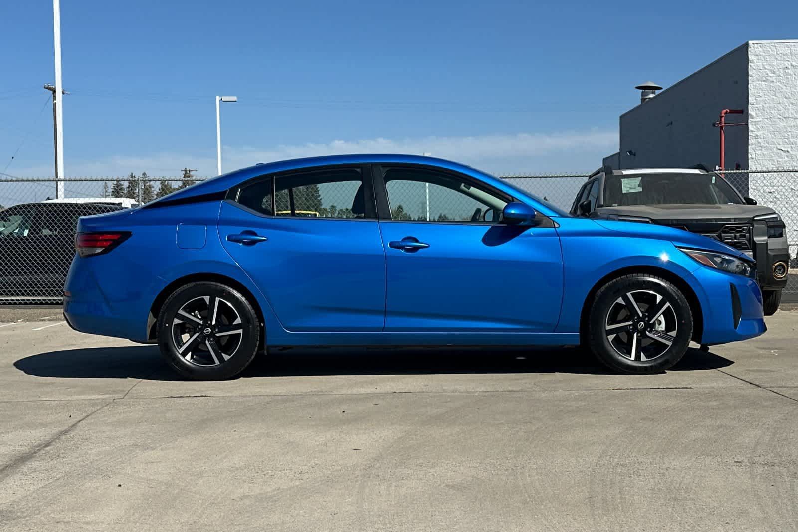 Used 2025 Nissan Sentra SV FWD image 2