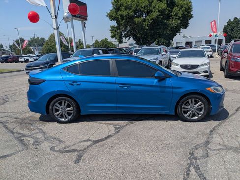 Used 2017 Hyundai Elantra SE FWD image 2