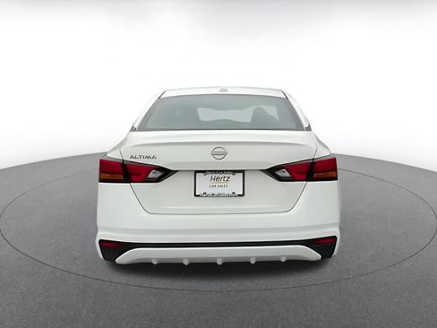 Used 2025 Nissan Altima 2.5 SV image 11