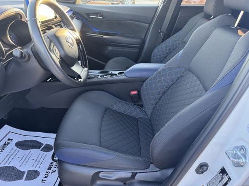 Used 2022 Toyota C-HR XLE image 9