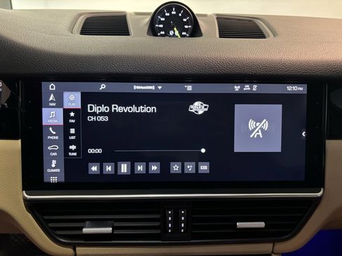 Used 2019 Porsche Cayenne E-Hybrid image 21