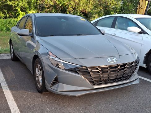 Used 2021 Hyundai Elantra SE FWD image 5