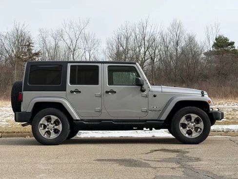 Used 2016 Jeep Wrangler Unlimited Sahara w/ Dual Top Group image 26