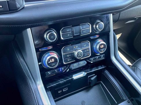 Used 2021 GMC Yukon Denali w/ Denali Premium Package image 34