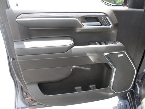 Used 2022 Chevrolet Silverado 1500 LTZ AWD/4WD image 12