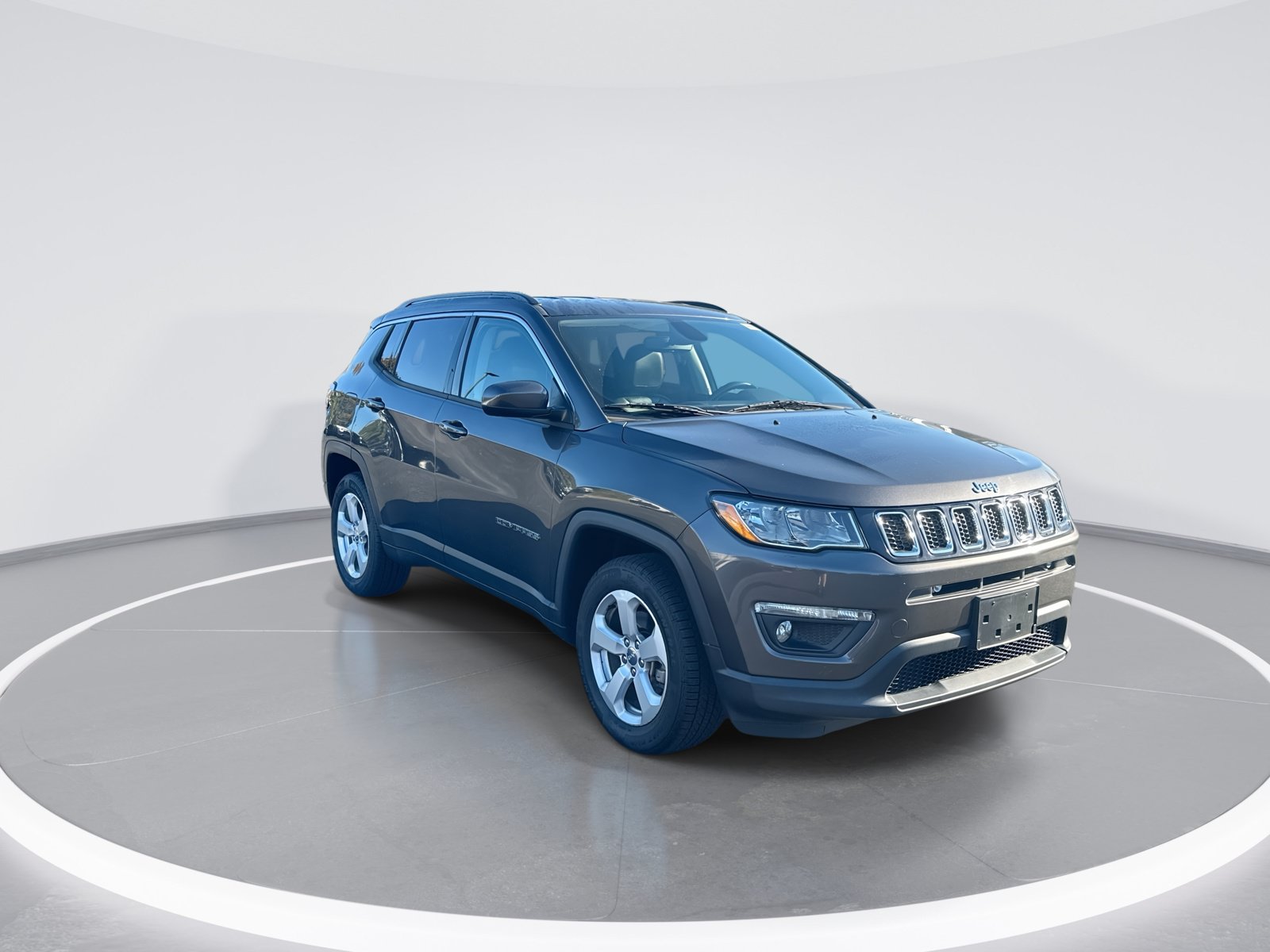 Used 2019 Jeep Compass Latitude w/ Cold Weather Group AWD/4WD image 2
