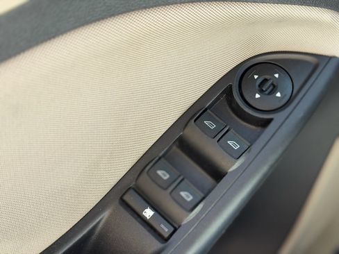 Used 2018 Ford Focus SE FWD image 16