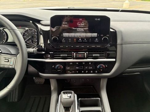 Certified 2025 Nissan Pathfinder SL w/ Black Appearance Package AWD/4WD image 14