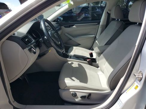 Used 2018 Volkswagen Passat 2.0T R-Line image 16