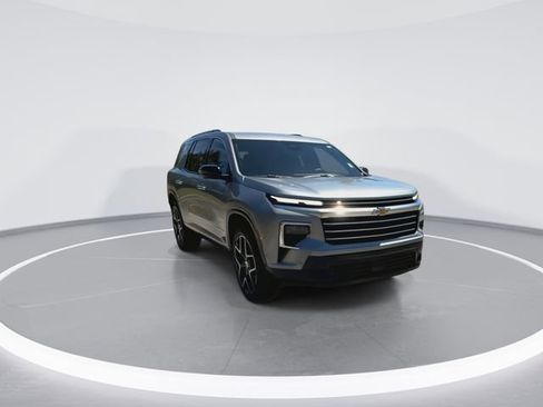 Used 2026 Chevrolet Traverse High Country FWD image 3