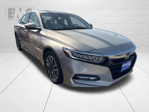 Used 2018 Honda Accord EX image 2