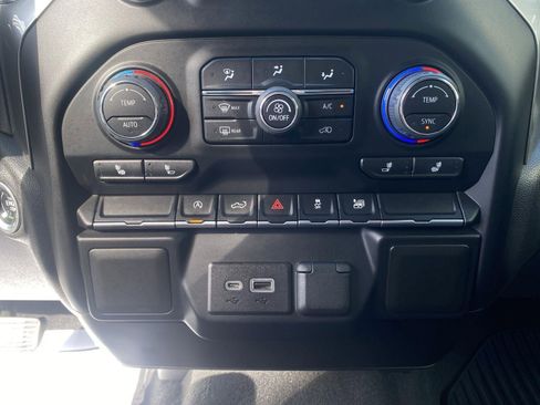 Used 2022 Chevrolet Silverado 1500 LT image 76