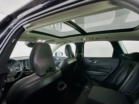 Used 2024 Volvo XC60 B5 Plus image 27