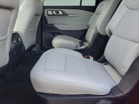 New 2026 Ford Explorer Platinum w/ LUX Leather Package AWD/4WD image 9