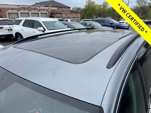 Used 2021 Volkswagen Tiguan SE w/ Panoramic Sunroof Package AWD/4WD image 2