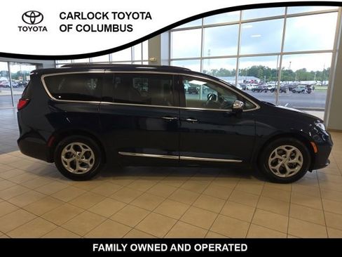 Used 2023 Chrysler Pacifica Limited FWD image 6