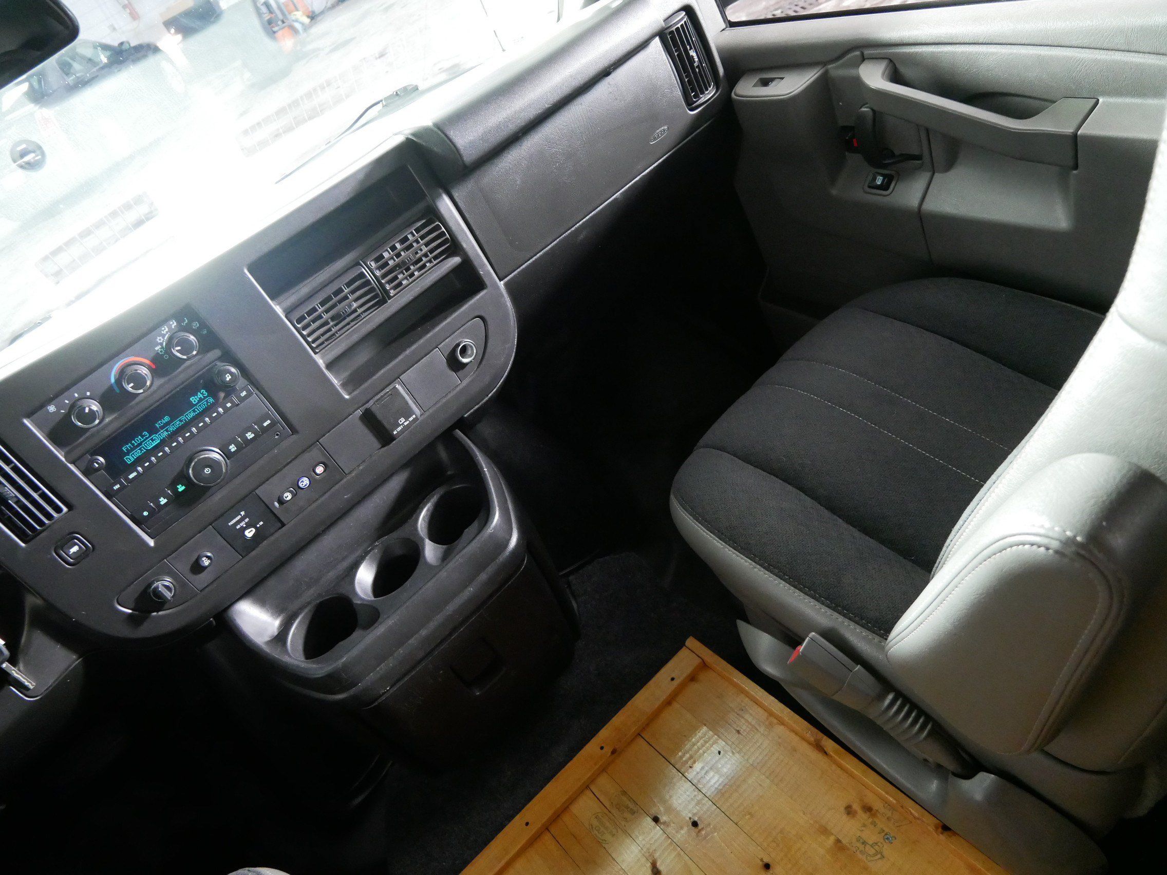 Used 2019 GMC Savana 2500 w/ Driver Convenience Package RWD image 11