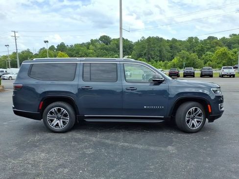 Used 2024 Jeep Wagoneer L Series II w/ Flexible Seating Group AWD/4WD image 16