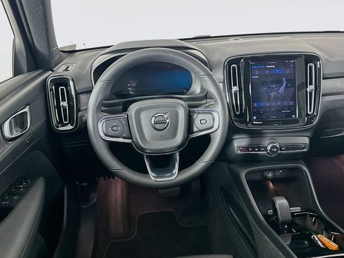 Used 2023 Volvo XC40 Recharge Plus image 17