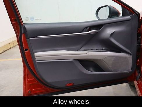 Used 2023 Toyota Camry SE image 15