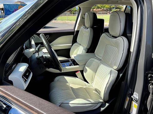 Used 2022 Lincoln Aviator Black Label w/ Dynamic Handling Package image 27