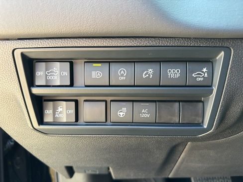 Used 2025 Toyota Tundra Platinum image 11