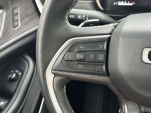 Used 2023 Jeep Grand Cherokee Limited w/ Black Appearance Package AWD/4WD image 21