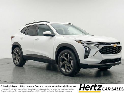 Used 2025 Chevrolet Trax LT FWD image 1